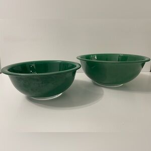 Set of 2 VTG Pyrex Glass Clear Bottom Nesting Mixing Bowls Green #323 and #325